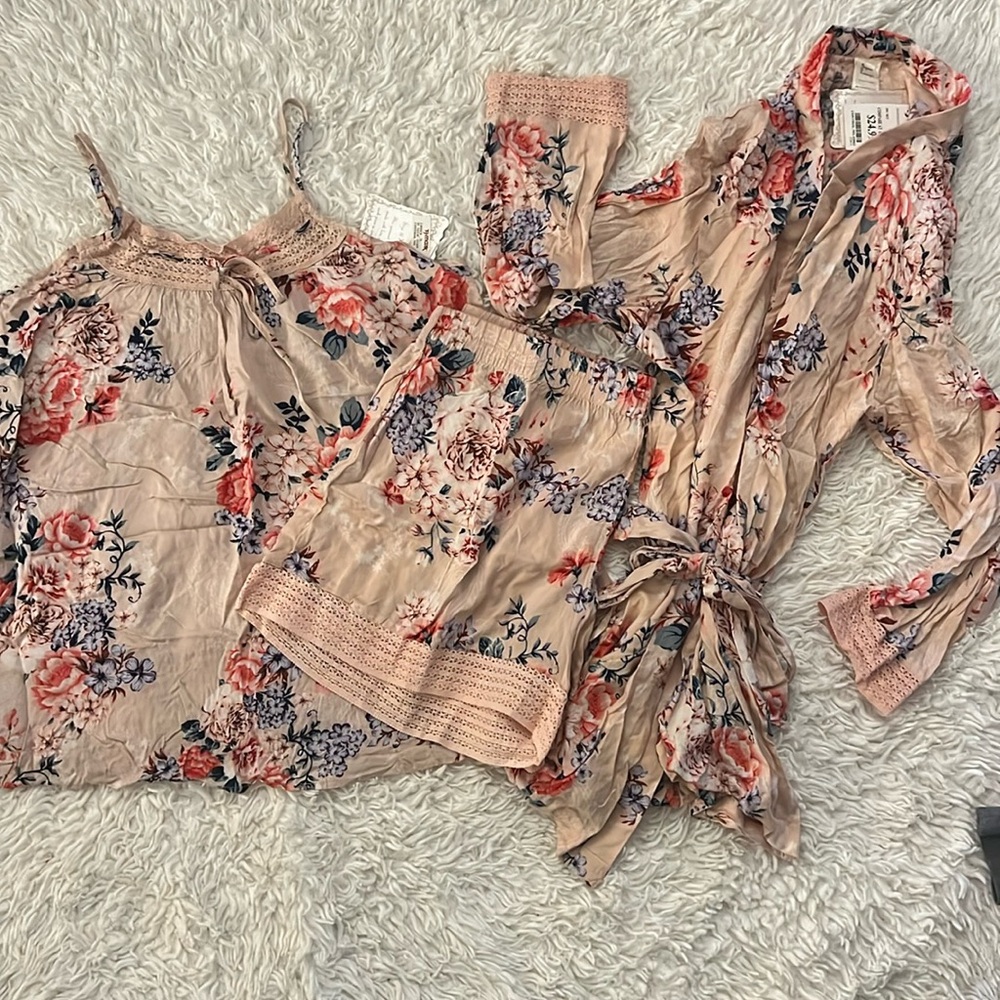 MATCHING PJ SET WITH ROBE